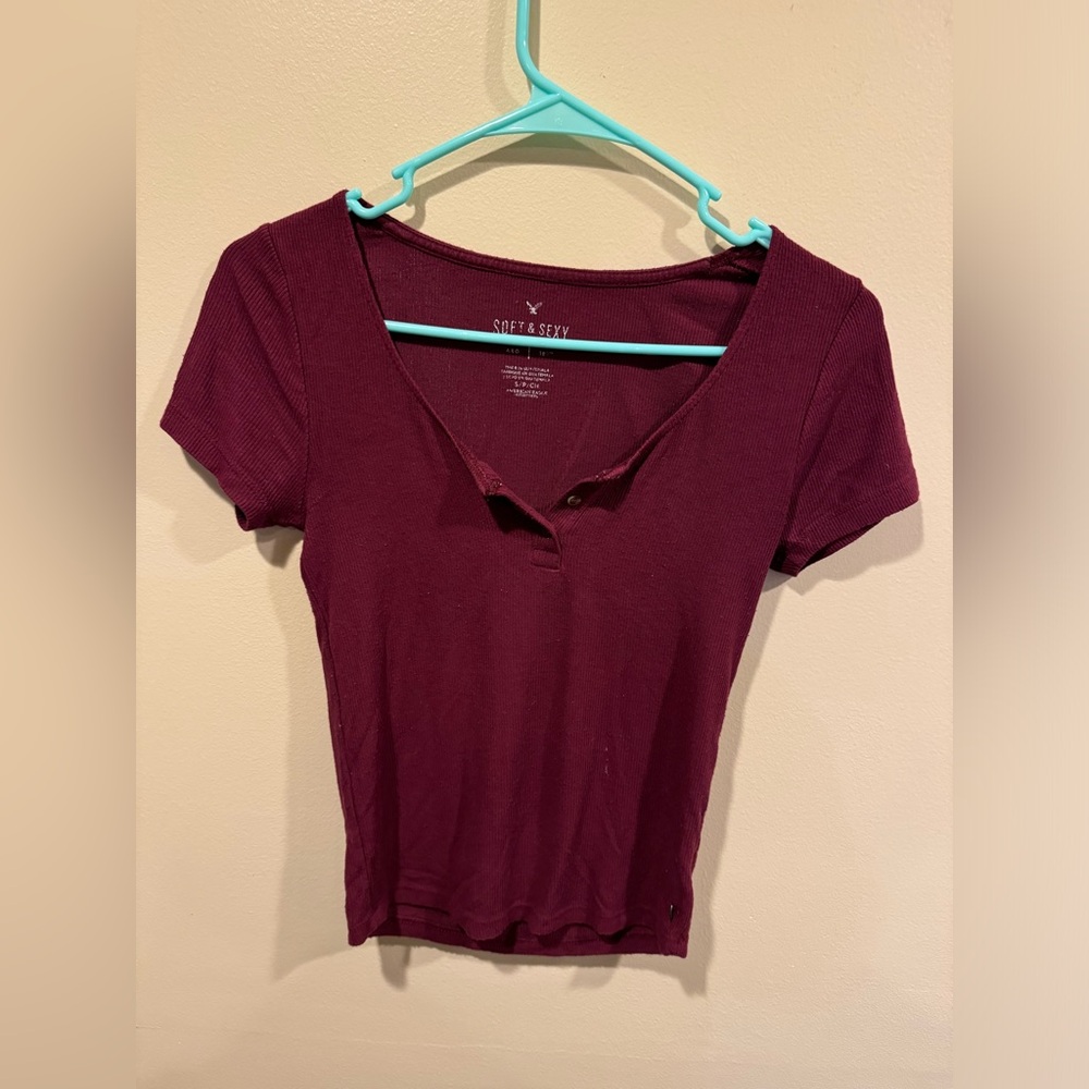 American eagle T shirt burgundy